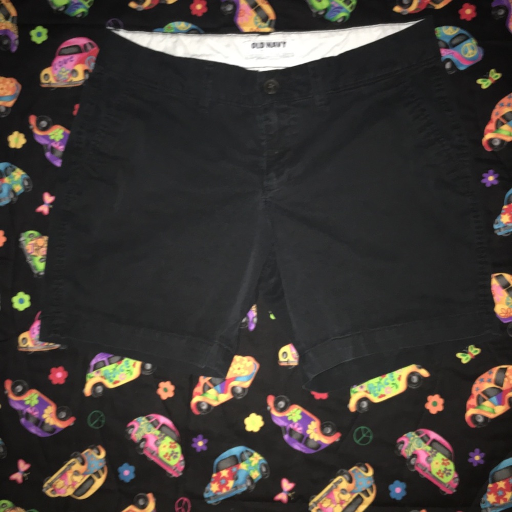 Old Navy, black shorts, size 4, with 4 pockets.